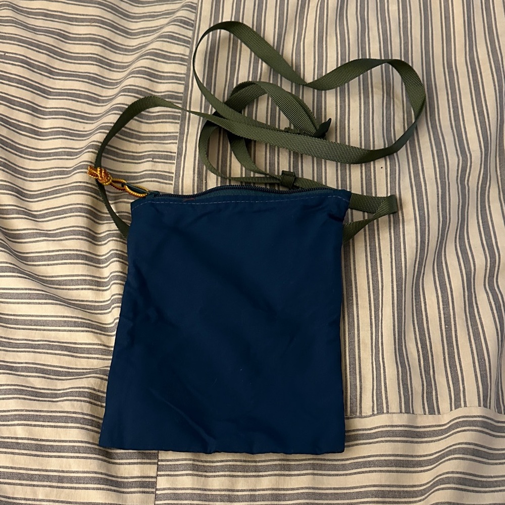L.L. Bean Teal and Maroon Crossbody Bag - Picture 2 of 6